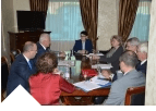 Ministri i Drejtësisë z. Nasip Naço takon raporterët e Komisionit të Venecias.