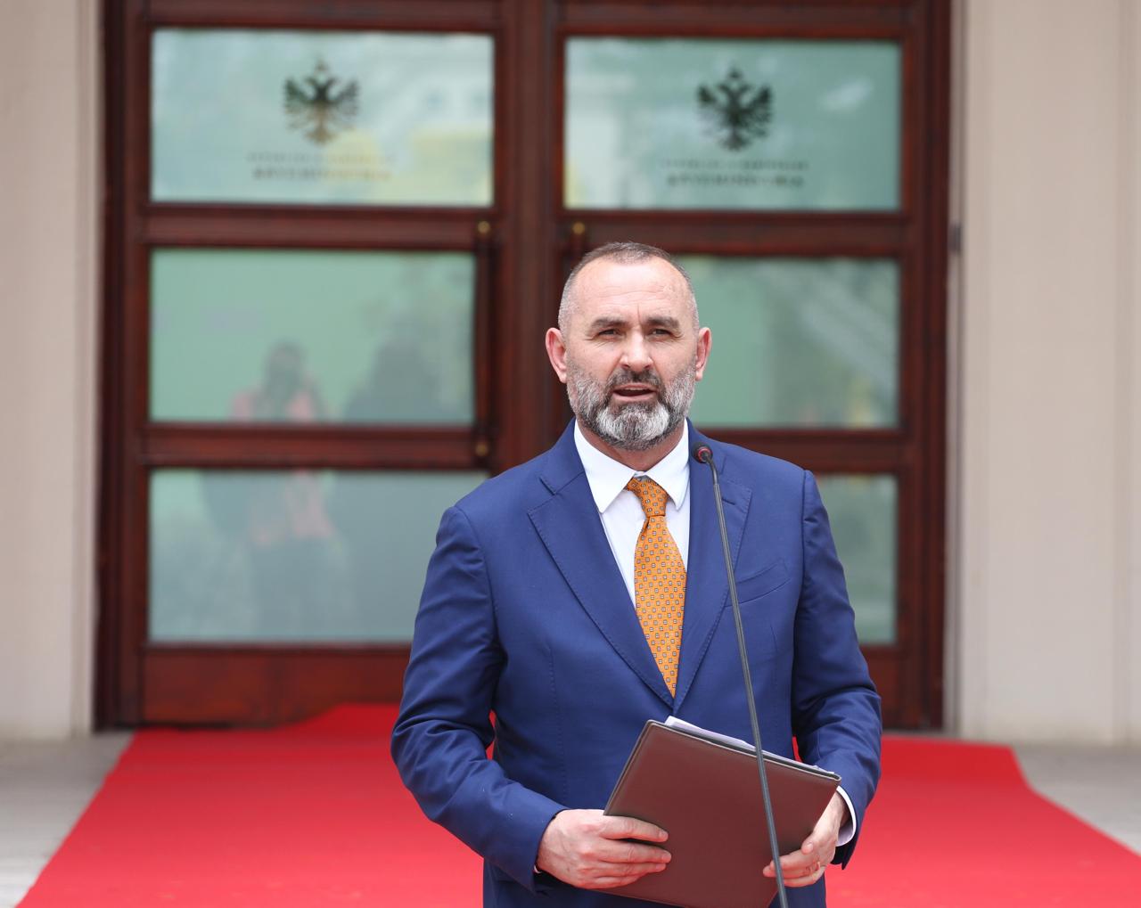 Rriten më tej pagat në sistemin e burgjeve dhe përmbushet objektivi i pagës mesatare 900 EURO në sektorin publik!